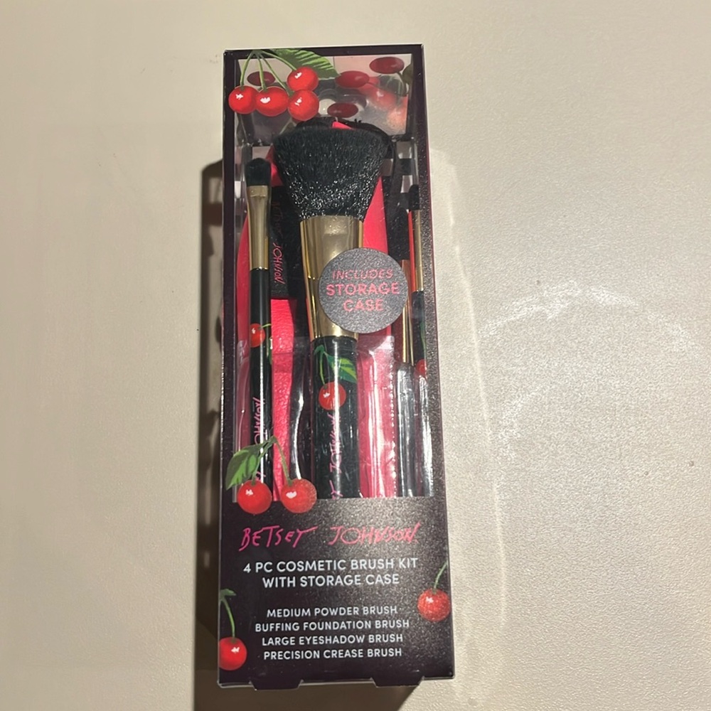 Betsy Johnson 4 Piece Cosmetic Brush Kit